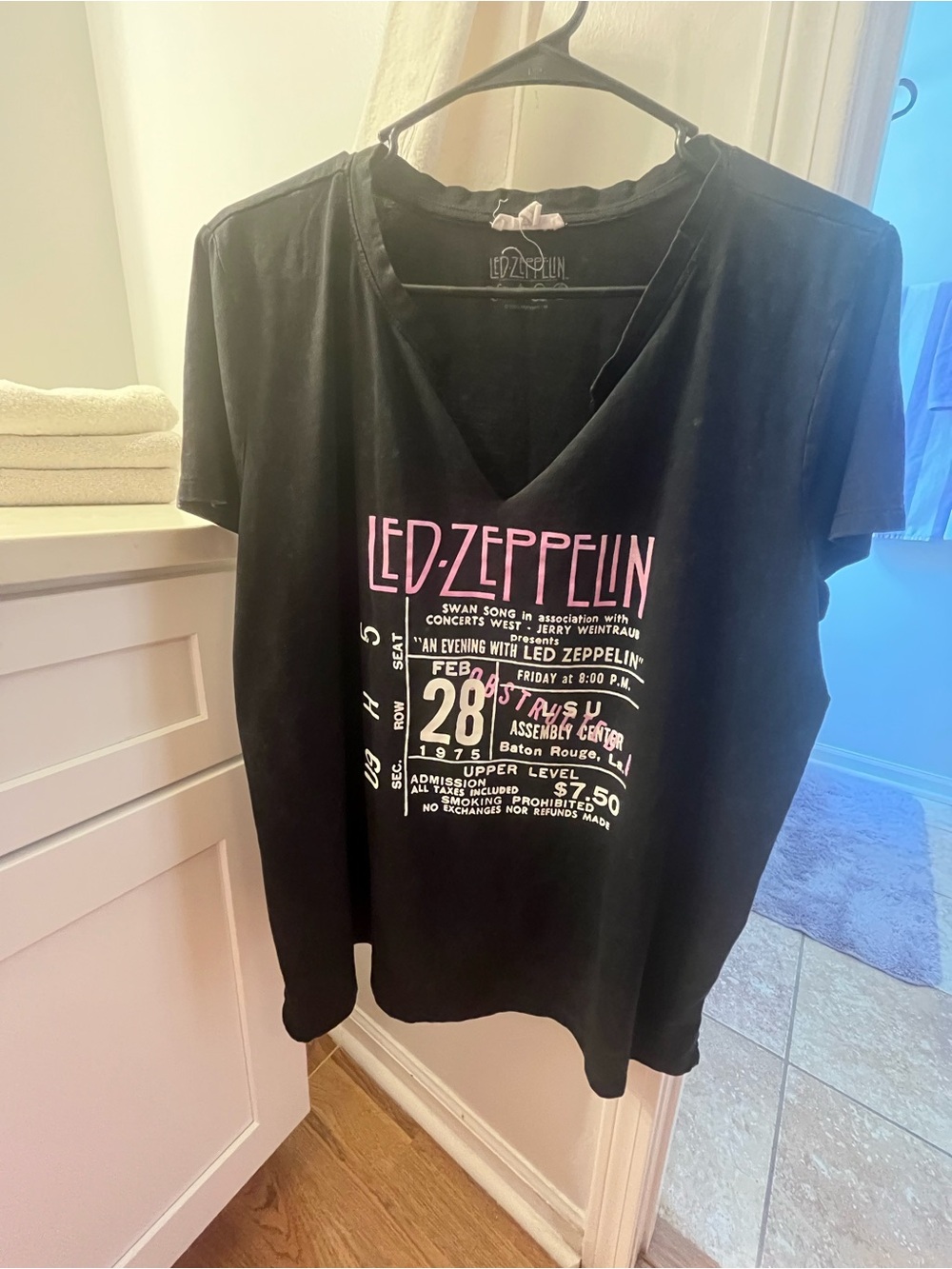Maurice’s Graphic tee - Led Zeppelin band tee - black and pink size XL